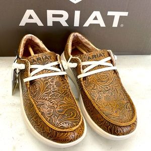 Women’s Hilo Brown Floral Emboss, 7.5 B Med